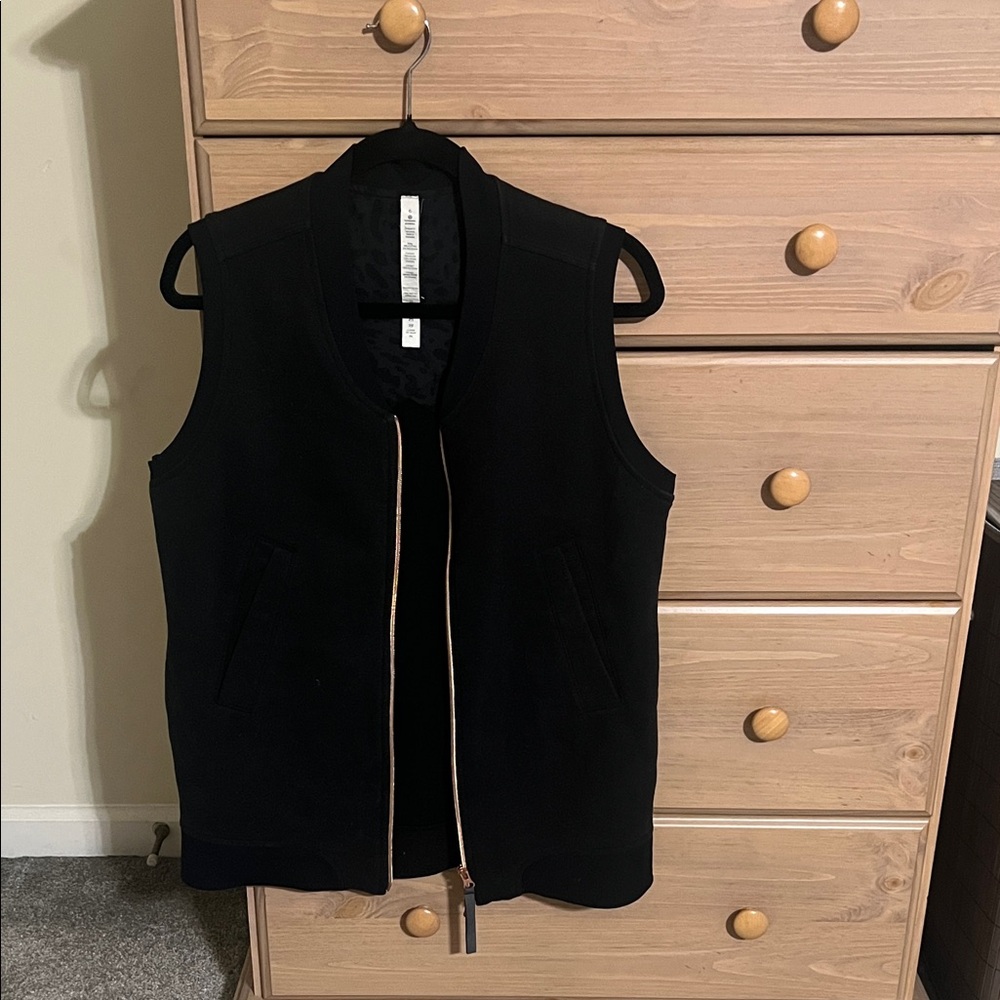Lululemon Scuba Vest – Black, Rose Gold Zipper, Size 6